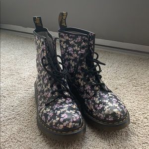 COPY - Dr. Martens- flower print